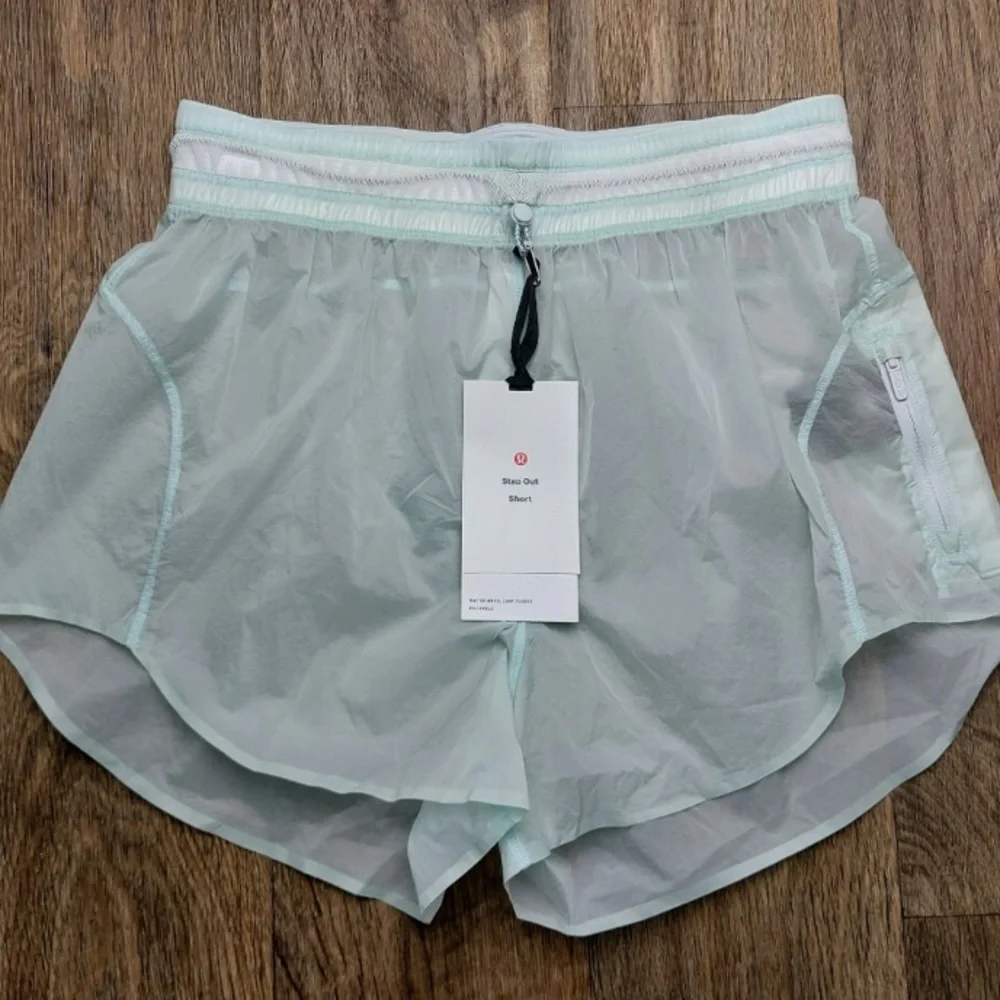 Lululemon Step Out Shorts - Picture 2 of 2